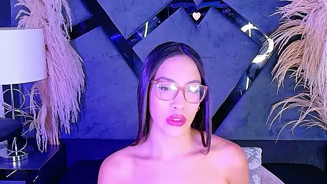 KylieWhite online show from October 30, 7:39 am