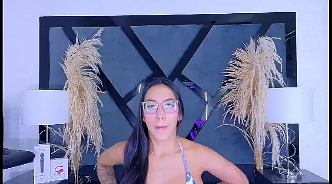 KylieWhite online show from March 11, 2:18 pm