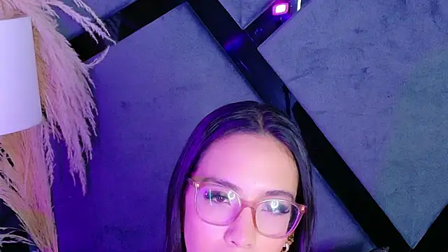 KylieWhite online show from October 4, 4:19 pm