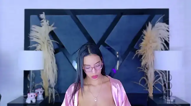 KylieWhite online show from March 21, 6:05 am