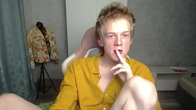 Snapshot of sweetserenity5 chatting on February 13, 6:48 pm sweetserenity5 online show from February 13, 6:48 pm