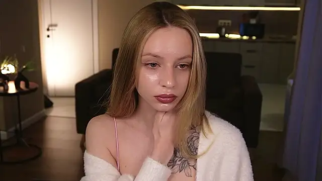 wowmolly online show from March 27, 8:26 am