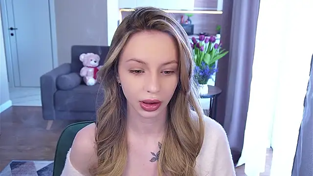 wowmolly online show from March 11, 10:09 am