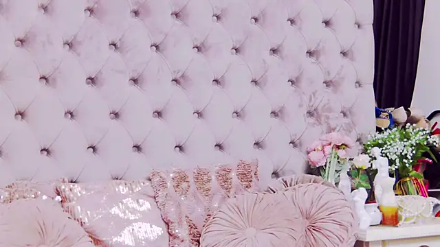 PenelopeLynnx online show from April 15, 10:21 am