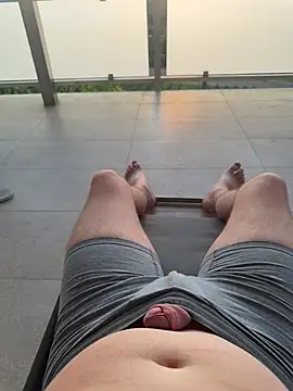 w12er online show from April 24, 5:48 pm