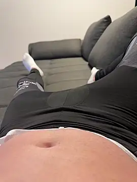 w12er online show from April 13, 7:07 pm