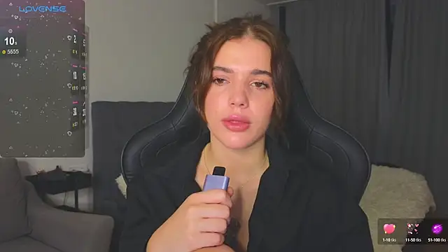 adrianawow1 online show from October 8, 9:15 pm