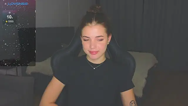 Snapshot of adrianawow1 chatting on November 8, 3:10 am adrianawow1 online show from November 8, 3:10 am