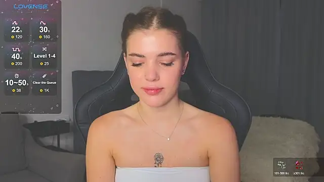 adrianawow1 online show from October 19, 2:14 am