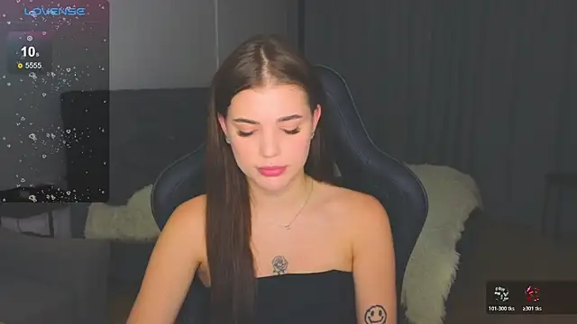 Snapshot of adrianawow1 chatting on November 5, 2:14 am adrianawow1 online show from November 5, 2:14 am