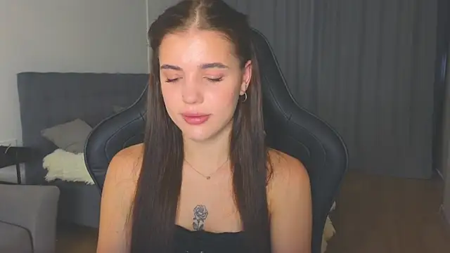 adrianawow1 online show from September 20, 9:42 pm