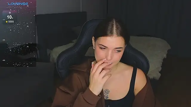 Snapshot of adrianawow1 chatting on November 28, 2:45 am adrianawow1 online show from November 28, 2:45 am