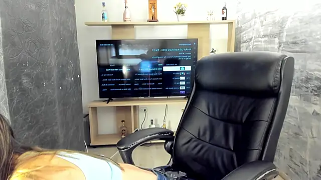 juliasprousse  online show from January 29, 1:28 pm