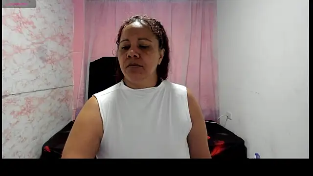 Snapshot of Brunette_sasha chatting on May 21, 12:13 pm Brunette sasha online show from May 21, 12:13 pm