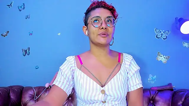 Kaira mosse online show from March 19, 1:00 pm