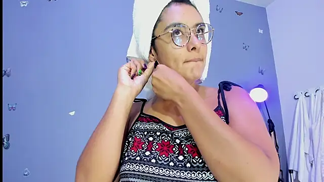 Kaira mosse online show from November 7, 9:58 am