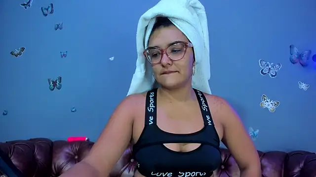 Snapshot of Kaira_mosse chatting on June 10, 11:44 am Kaira mosse online show from June 10, 11:44 am