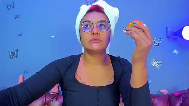 Kaira mosse online show from April 3, 12:33 pm