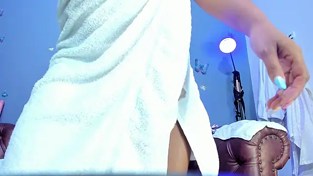 Kaira mosse online show from September 14, 12:05 pm