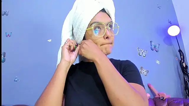 Kaira mosse online show from November 8, 11:25 am