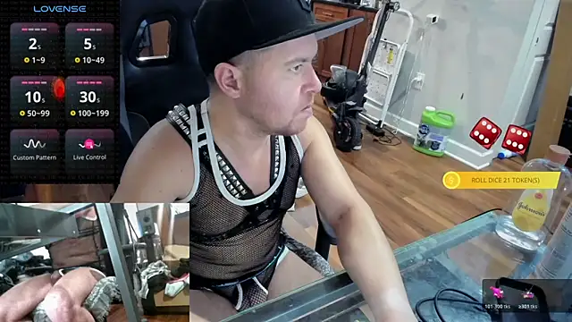 Snapshot of aaron_s_x chatting on January 11, 1:45 am aaron s x online show from January 11, 1:45 am