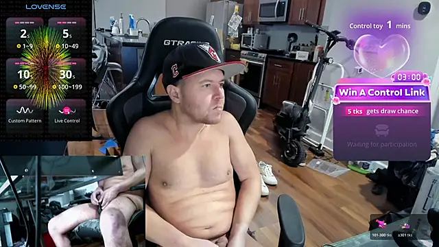 Snapshot of aaron_s_x chatting on January 14, 1:31 am aaron s x online show from January 14, 1:31 am