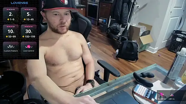 Snapshot of aaron_s_x chatting on February 14, 1:28 am aaron s x online show from February 14, 1:28 am