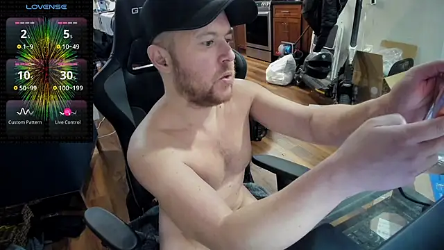 Snapshot of aaron_s_x chatting on March 4, 12:40 am aaron s x online show from March 4, 12:40 am