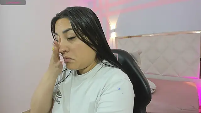 Brendda tay online show from March 23, 3:17 am