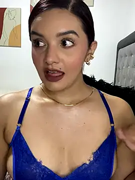 Snapshot of Melanyprada chatting on December 15, 3:34 am Melanyprada online show from December 15, 3:34 am