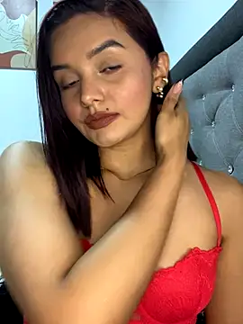 Snapshot of Melanyprada chatting on November 28, 4:23 am Melanyprada online show from November 28, 4:23 am