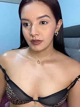 Snapshot of Melanyprada chatting on May 10, 9:35 am Melanyprada online show from May 10, 9:35 am