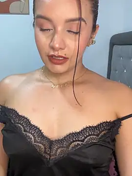 Snapshot of Melanyprada chatting on May 27, 4:31 am Melanyprada online show from May 27, 4:31 am