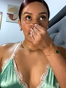 Snapshot of Melanyprada chatting on November 16, 4:28 am Melanyprada online show from November 16, 4:28 am