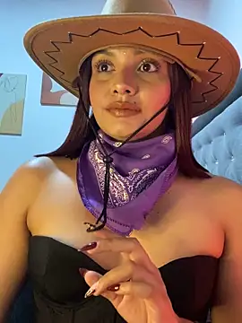 Snapshot of Melanyprada chatting on October 26, 3:29 am Melanyprada online show from October 26, 3:29 am