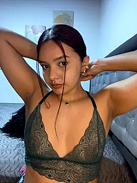 Snapshot of Melanyprada chatting on December 14, 9:26 am Melanyprada online show from December 14, 9:26 am