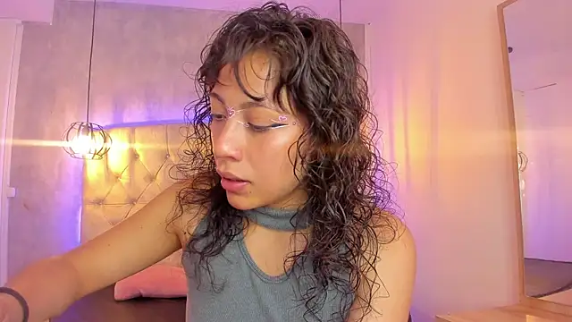 Snapshot of tammy_cute01 chatting on February 14, 7:54 pm tammy cute01 online show from February 14, 7:54 pm