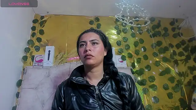 cristalconnorr online show from April 14, 1:49 pm