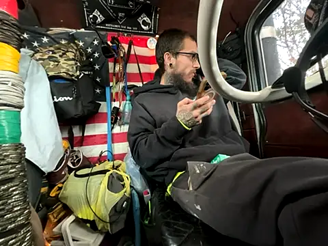 Snapshot of XMeF10 chatting on December 1, 1:23 pm XMeF10 online show from December 1, 1:23 pm