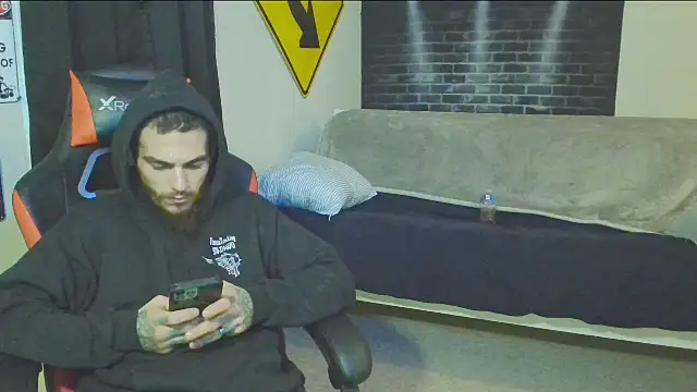 Snapshot of XMeF10 chatting on March 3, 12:12 am XMeF10 online show from March 3, 12:12 am