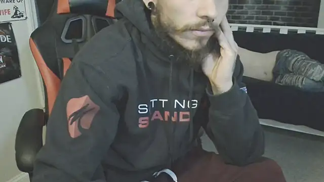 Snapshot of XMeF10 chatting on March 15, 11:08 am XMeF10 online show from March 15, 11:08 am