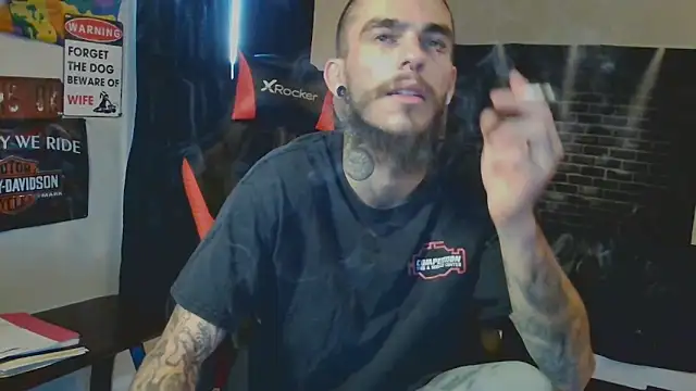 Snapshot of XMeF10 chatting on March 18, 6:17 pm XMeF10 online show from March 18, 6:17 pm