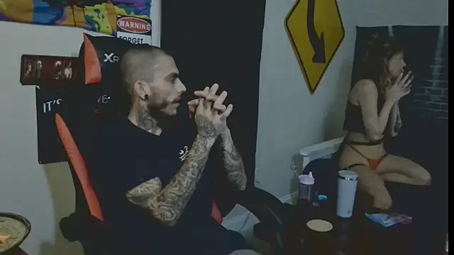 Snapshot of XMeF10 chatting on March 15, 7:31 am XMeF10 online show from March 15, 7:31 am