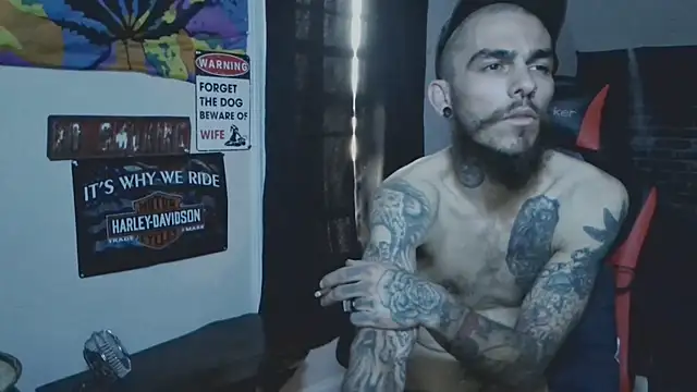 Snapshot of XMeF10 chatting on March 13, 10:10 pm XMeF10 online show from March 13, 10:10 pm