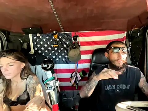 Snapshot of XMeF10 chatting on October 20, 1:33 pm XMeF10 online show from October 20, 1:33 pm