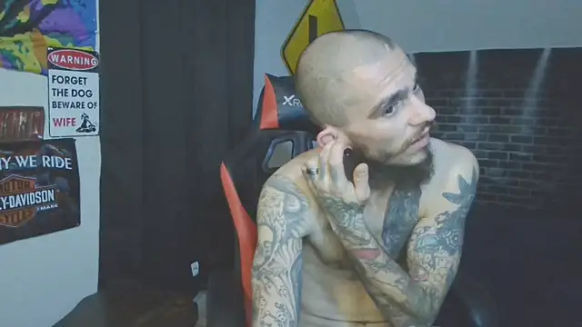 Snapshot of XMeF10 chatting on March 12, 3:57 am XMeF10 online show from March 12, 3:57 am