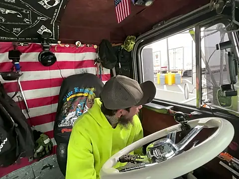 Snapshot of XMeF10 chatting on January 14, 5:05 pm XMeF10 online show from January 14, 5:05 pm