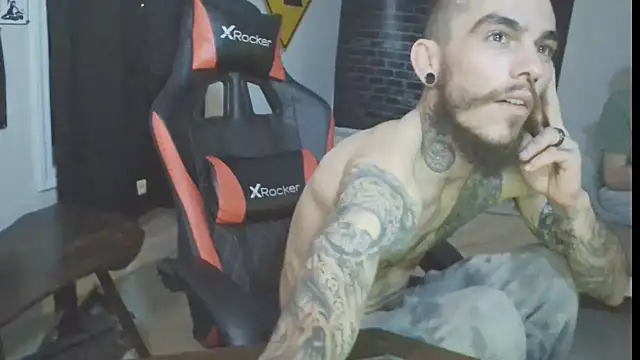 Snapshot of XMeF10 chatting on March 16, 2:21 am XMeF10 online show from March 16, 2:21 am