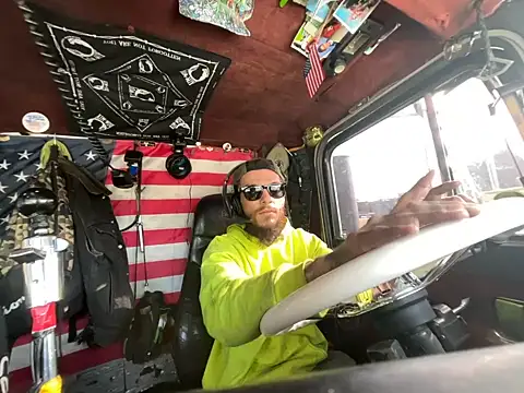 Snapshot of XMeF10 chatting on January 15, 3:59 pm XMeF10 online show from January 15, 3:59 pm