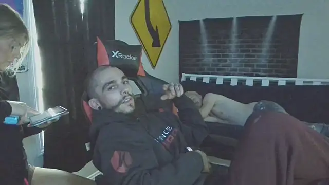 Snapshot of XMeF10 chatting on March 15, 2:12 pm XMeF10 online show from March 15, 2:12 pm